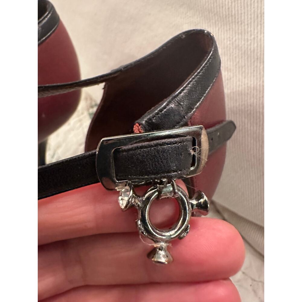 VINTAGE 2003 CHANEL 2 TONE ANKLE STRAP BURGUNDY & BLACK PUMPS 37 - Picture 6 of 9